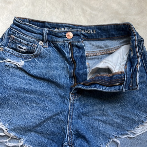 American Eagle Highest Rise Mom Short - Picture 4 of 4